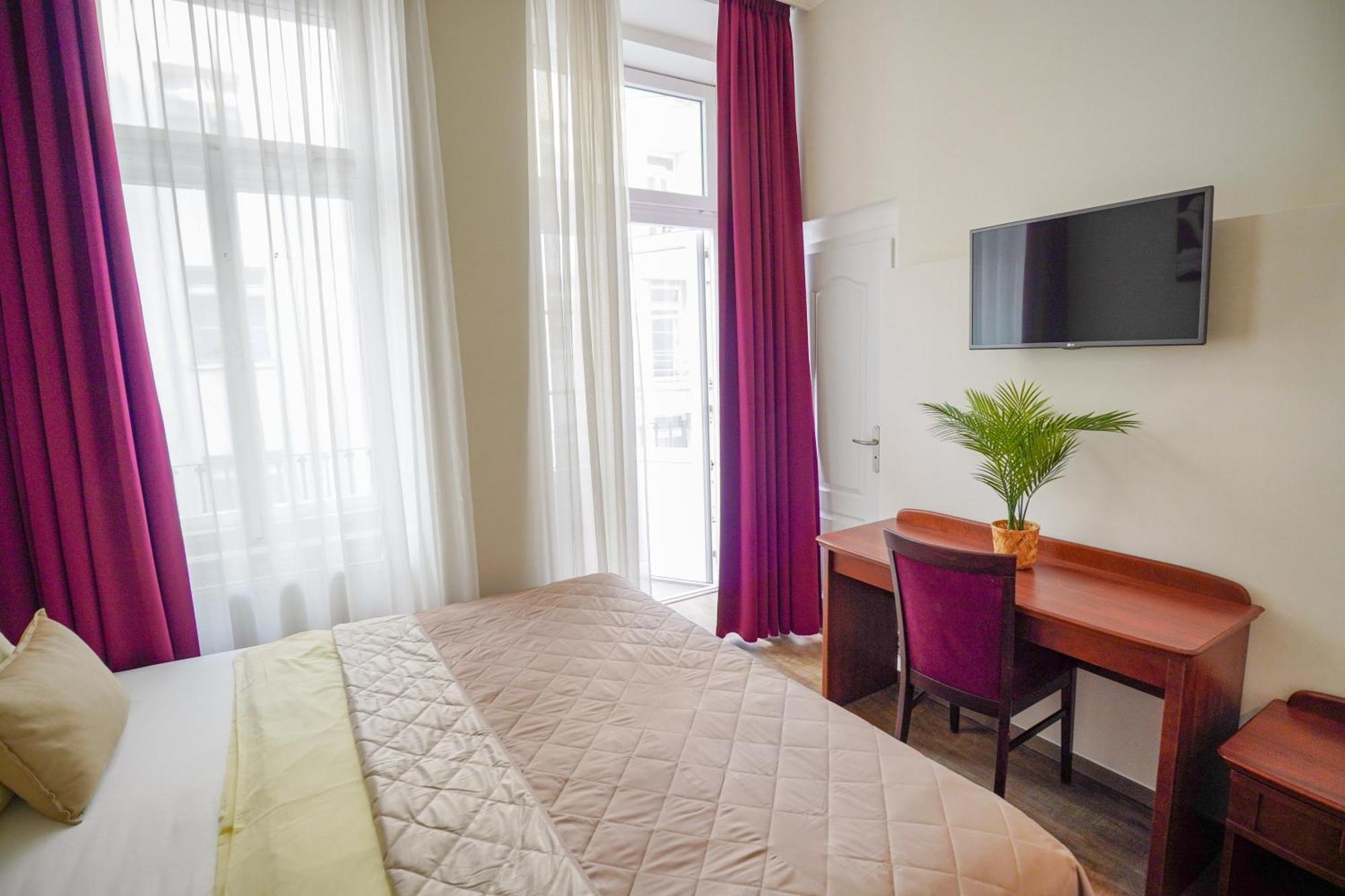Elegant & Stylish Center Apartments! براغ المظهر الخارجي الصورة