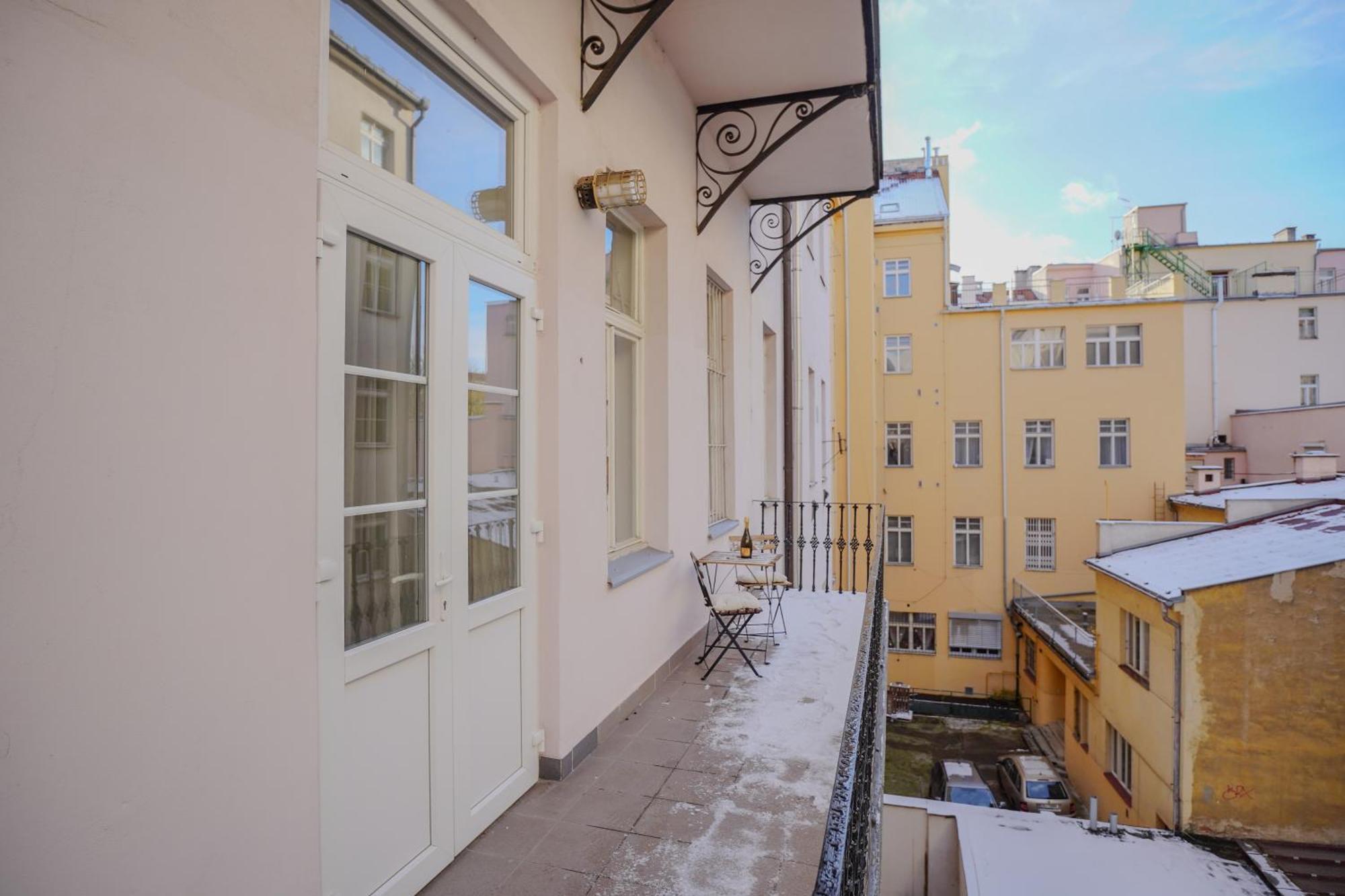 Elegant & Stylish Center Apartments! براغ المظهر الخارجي الصورة