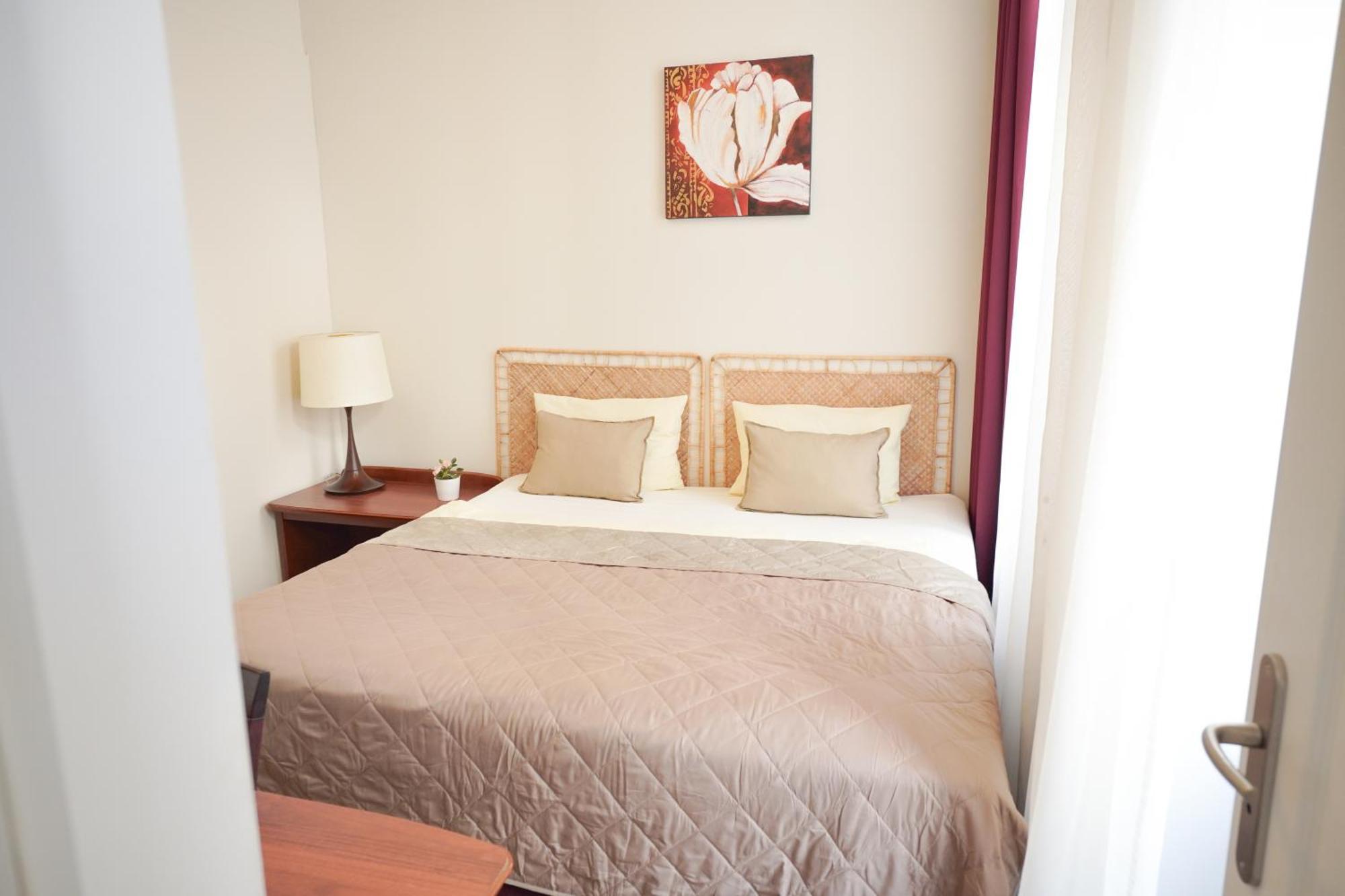 Elegant & Stylish Center Apartments! براغ المظهر الخارجي الصورة