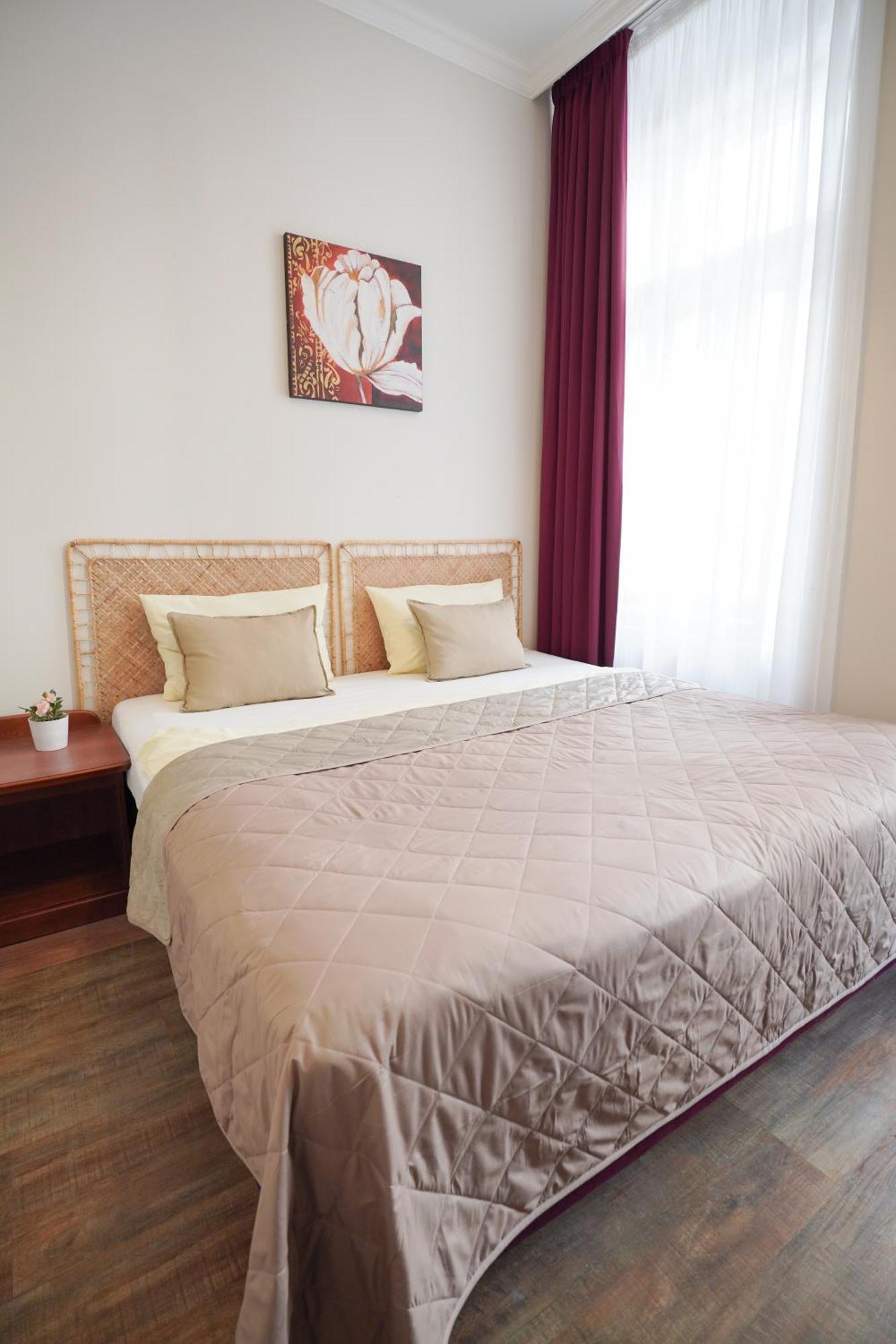 Elegant & Stylish Center Apartments! براغ المظهر الخارجي الصورة