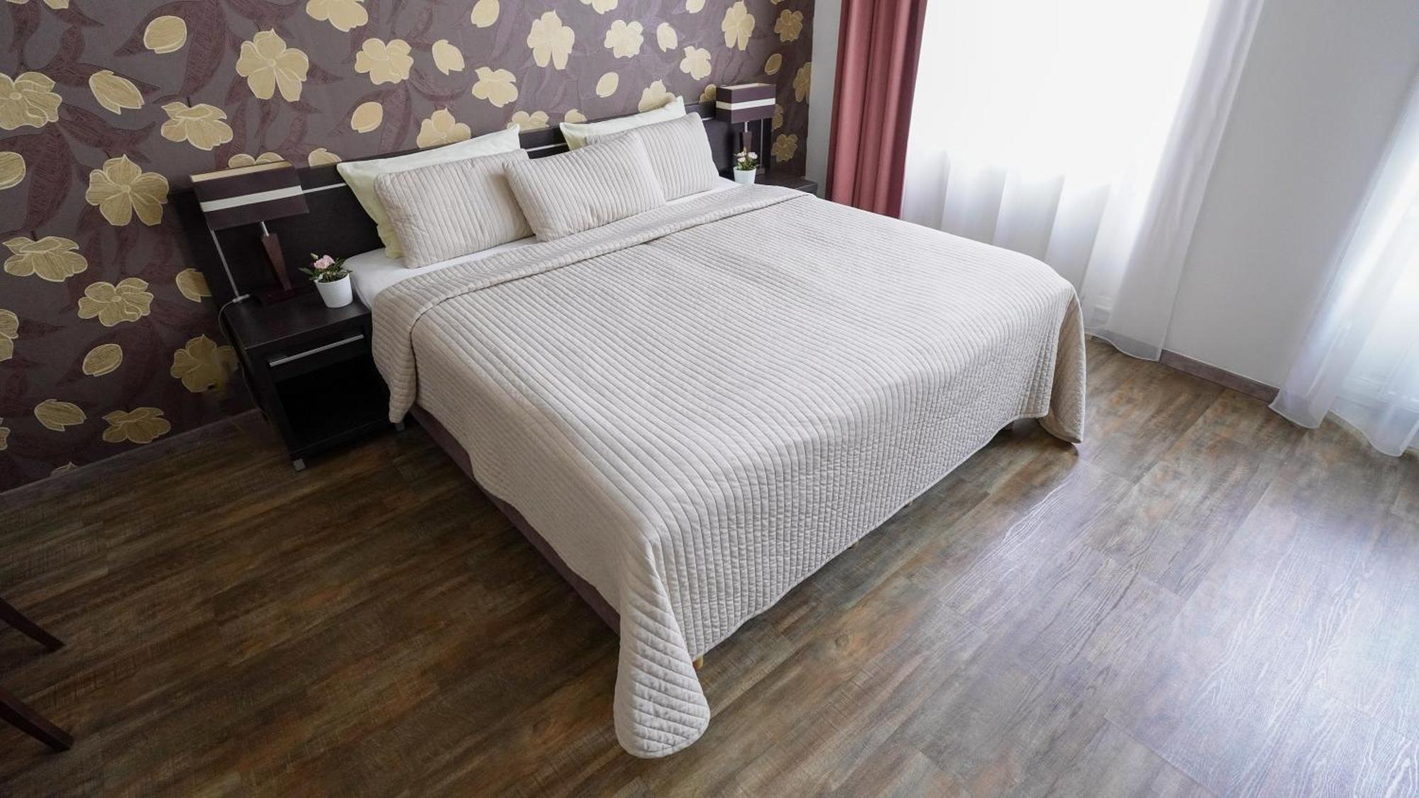Elegant & Stylish Center Apartments! براغ المظهر الخارجي الصورة