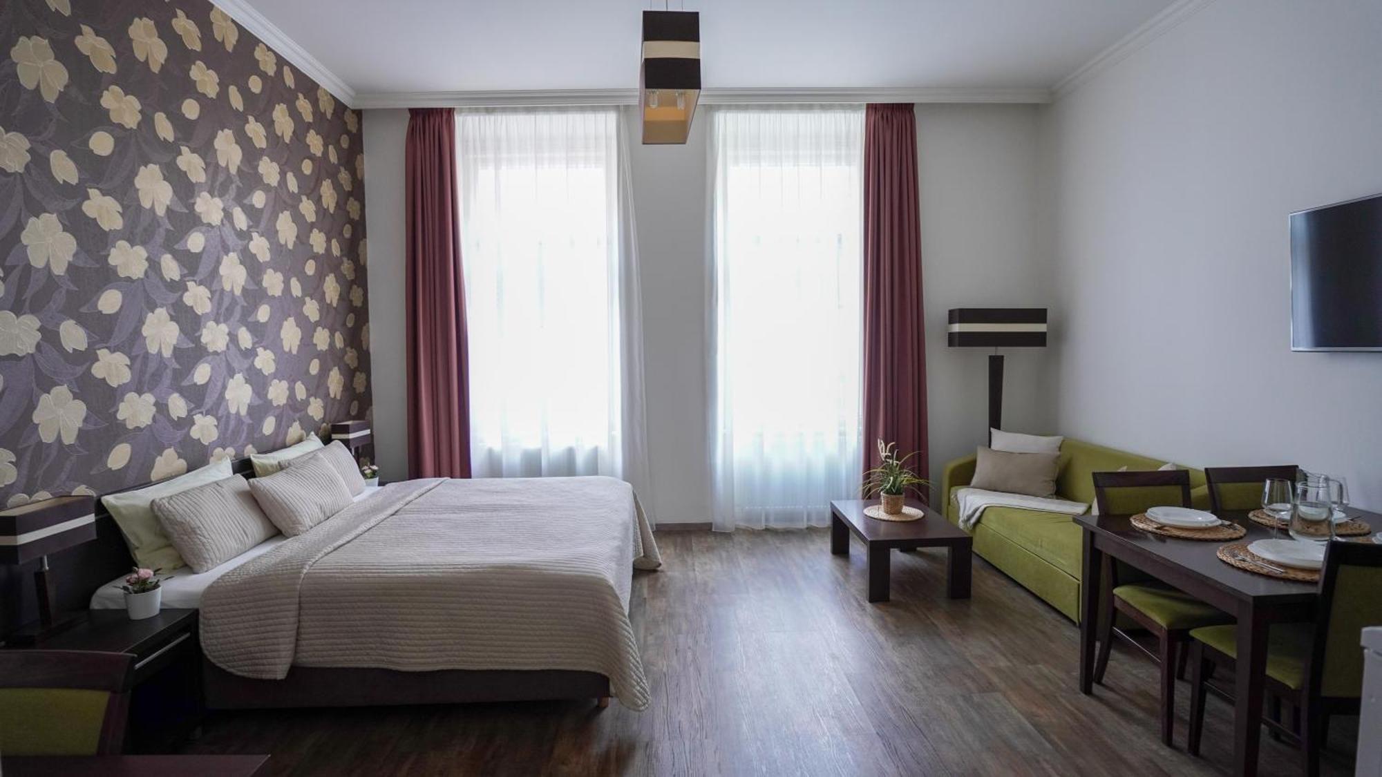 Elegant & Stylish Center Apartments! براغ المظهر الخارجي الصورة