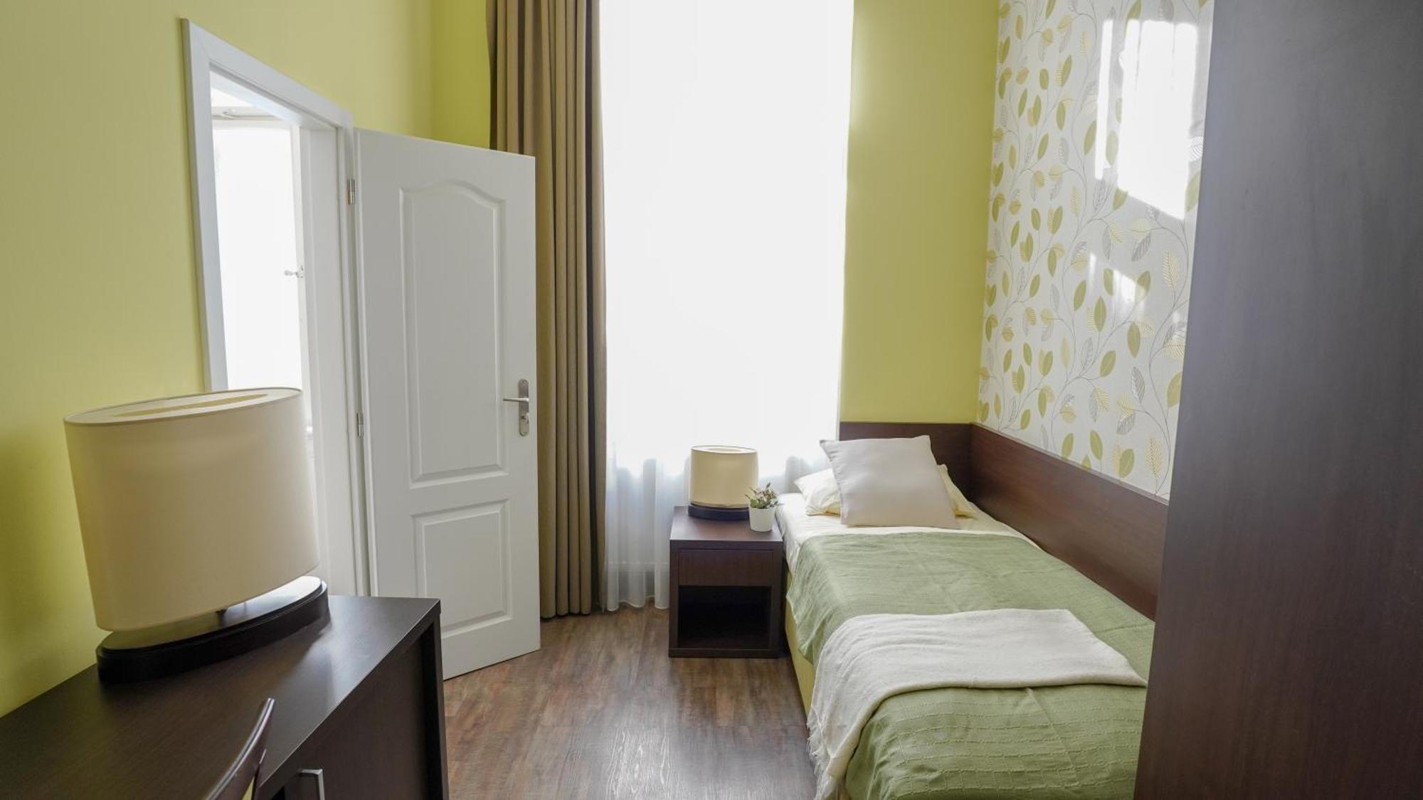 Elegant & Stylish Center Apartments! براغ المظهر الخارجي الصورة