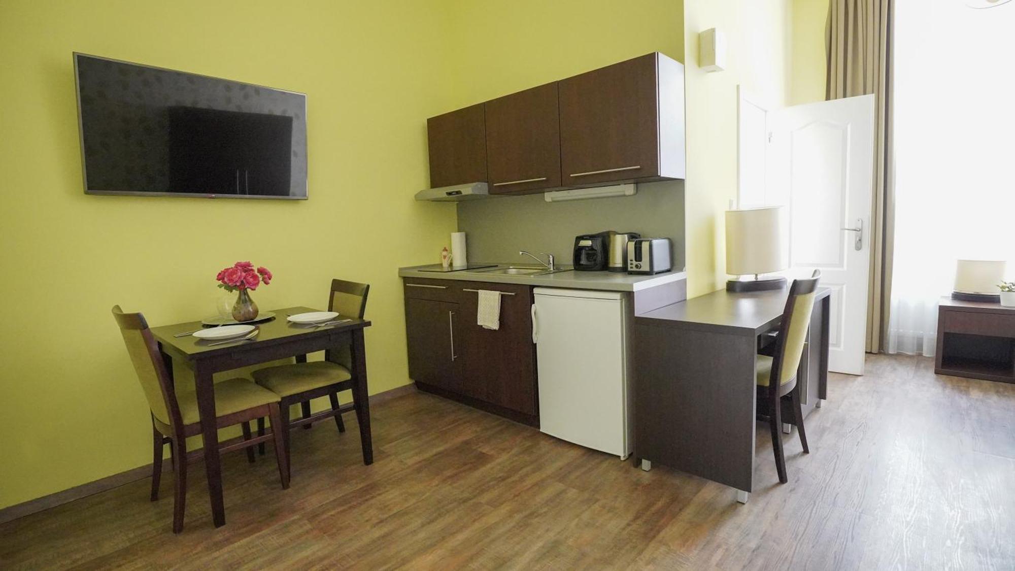 Elegant & Stylish Center Apartments! براغ المظهر الخارجي الصورة