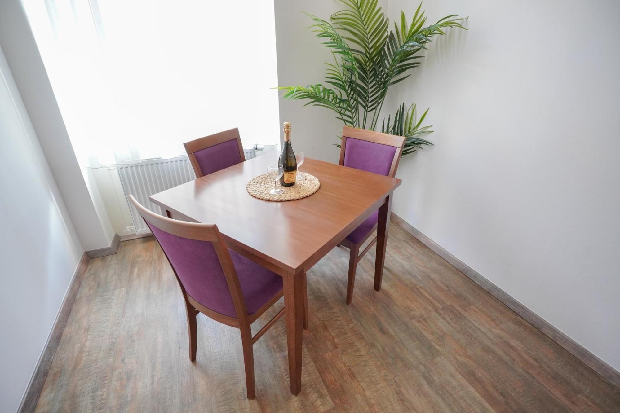 Elegant & Stylish Center Apartments! براغ المظهر الخارجي الصورة