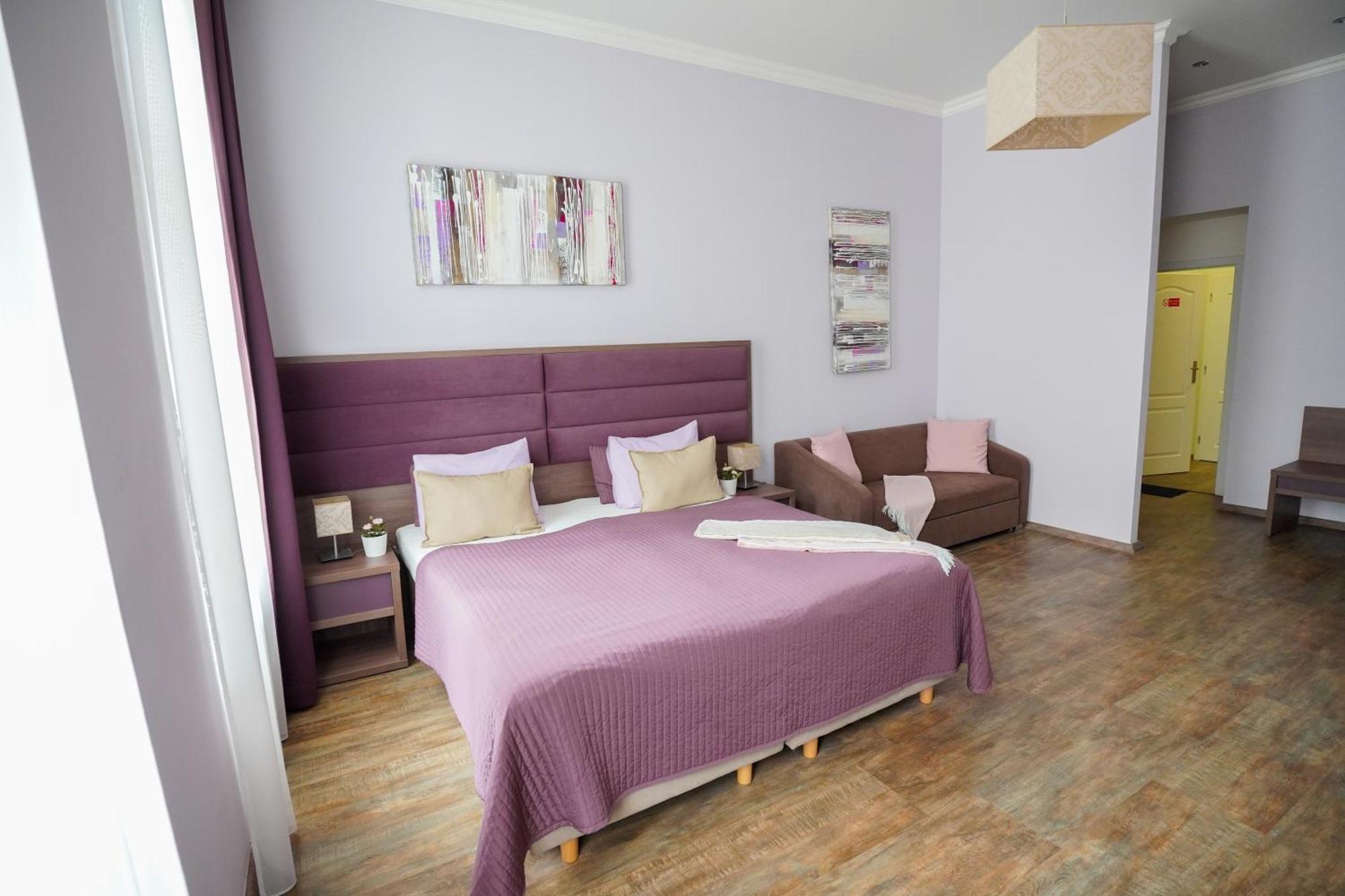 Elegant & Stylish Center Apartments! براغ المظهر الخارجي الصورة