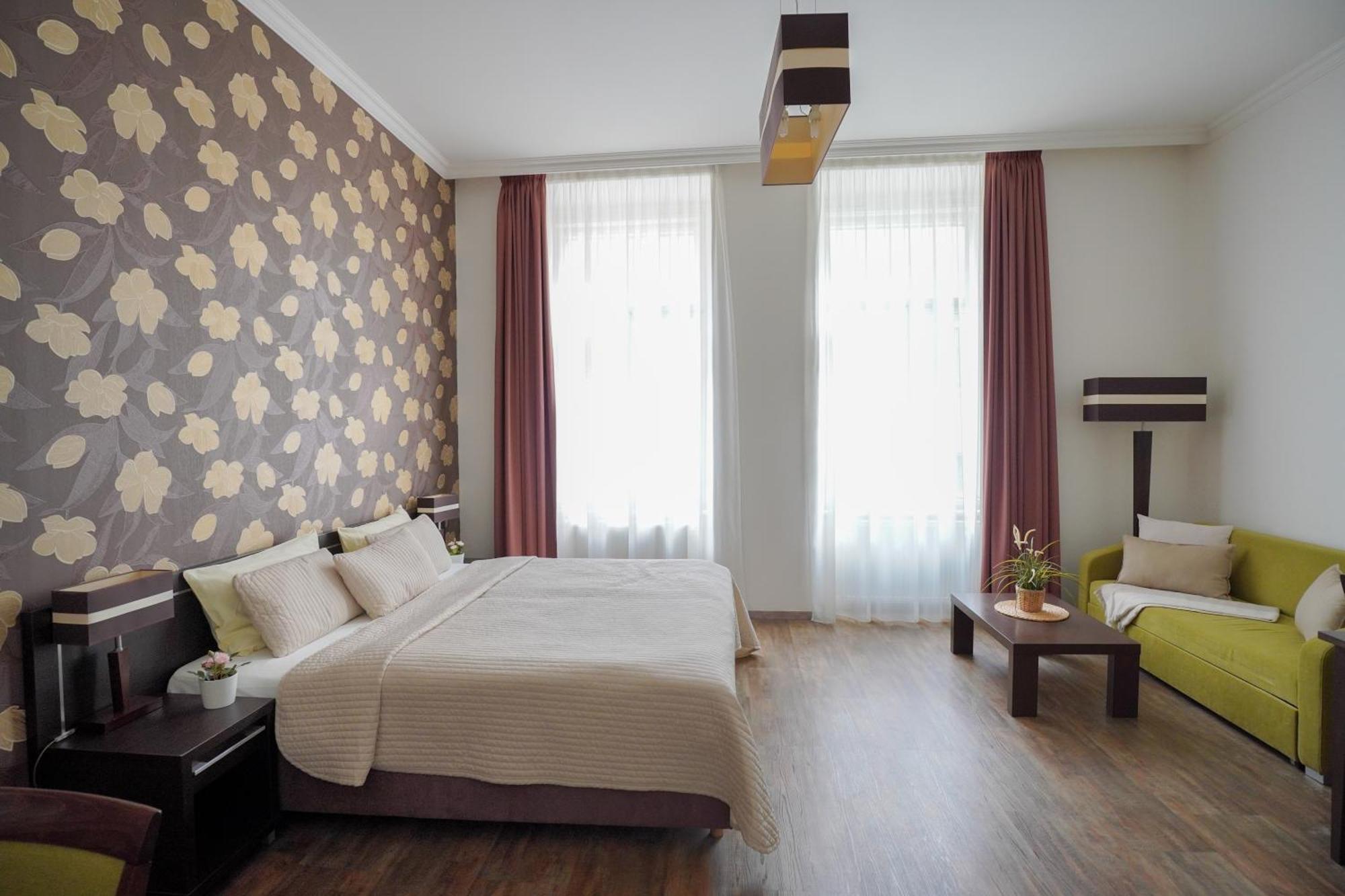 Elegant & Stylish Center Apartments! براغ المظهر الخارجي الصورة