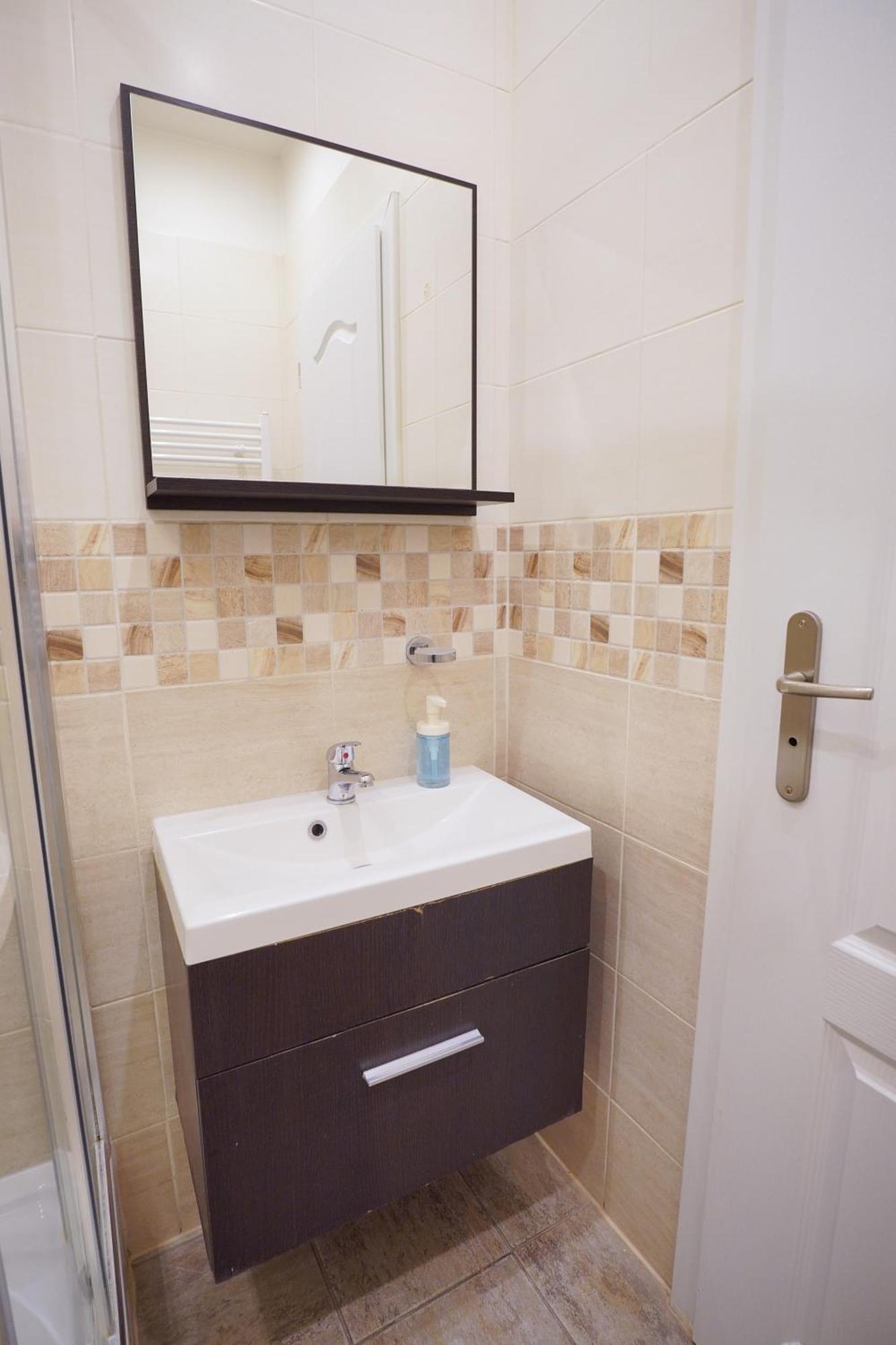 Elegant & Stylish Center Apartments! براغ المظهر الخارجي الصورة